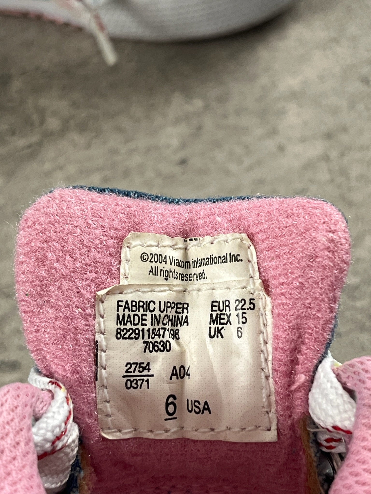 Vintage 2004 Dora The Explora Sneakers 6C